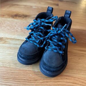 Boys Ugg Robley Black and Blue Boots